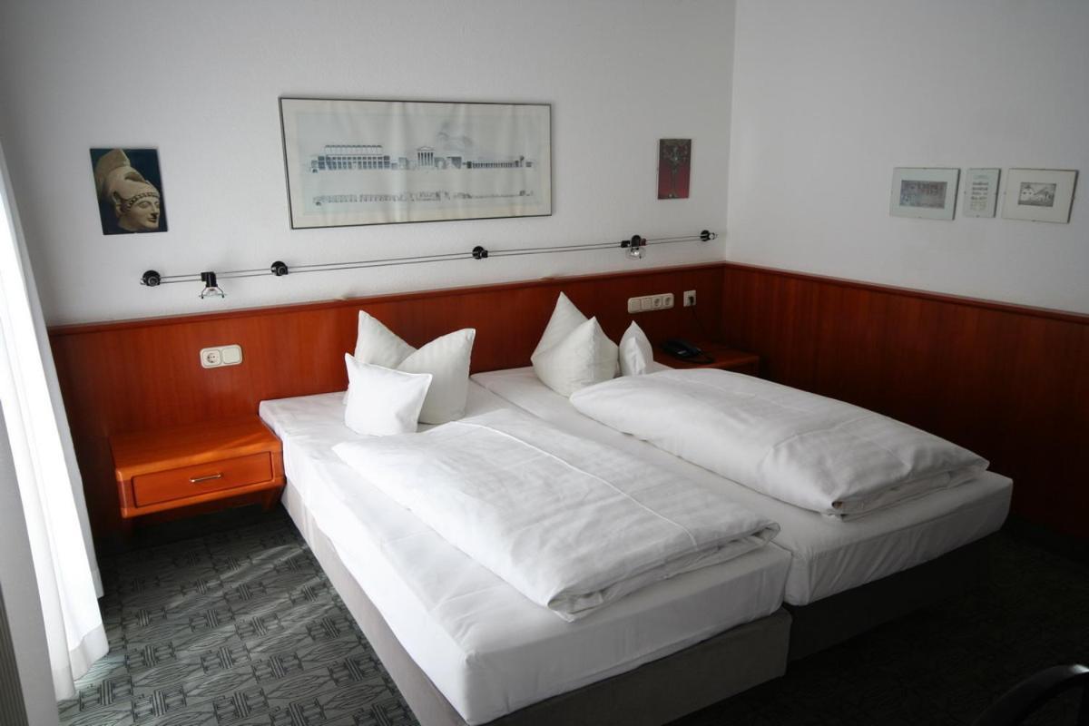 Hotel Am Main Veitshöchheim Rum bild